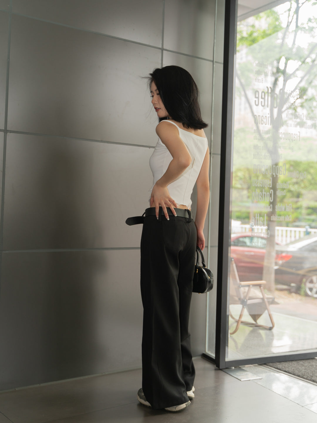 Women's suit pants with low waist, wide leg, and extended fit – Elegant style