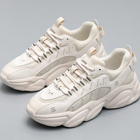 Beige Sneaker mit dicker Sohle, sportliches Design, atmungsaktives Material, modische Turnschuhe für Damen und Herren, ideal für Freizeit und Sport.