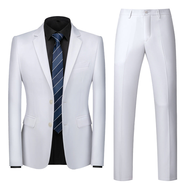 Weißer Herrenanzug mit schwarzem Hemd und blauer Krawatte, elegantes Design, ideal für formelle Anlässe, hochwertige Herrenmode.