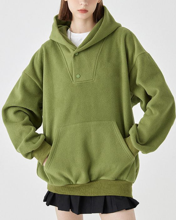 Grüner Oversize-Hoodie für Damen, weiches Fleece-Material, modischer Streetwear-Look, ideal für Herbst und Winter, mit Kängurutasche.