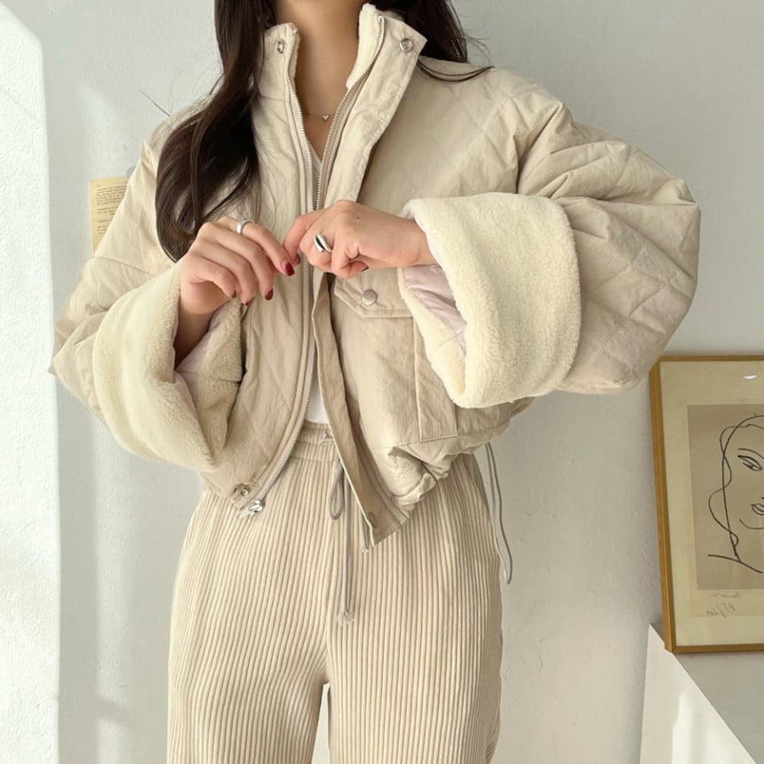 Damen Winterjacke – Gefüttert mit Stehkragen und Lammfell-Stil-Abnähten