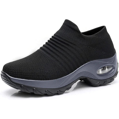 Schwarzer Damen-Sneaker mit elastischem Strick-Obermaterial, rutschfester Sohle und Luftpolsterung. Bequeme, atmungsaktive Freizeitschuhe.