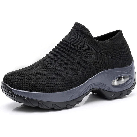 Schwarzer Damen-Sneaker mit elastischem Strick-Obermaterial, rutschfester Sohle und Luftpolsterung. Bequeme, atmungsaktive Freizeitschuhe.