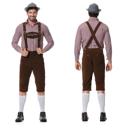 Mann in traditioneller bayerischer Tracht mit Lederhose, kariertem Hemd und Hut, Vorder- und Rückansicht. Oktoberfest Mode, Trachtenbekleidung.