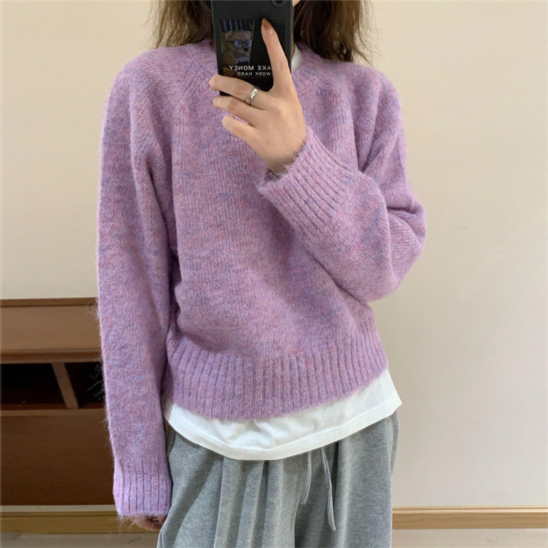 Women's sweater with round neckline, loose fit and long sleeves