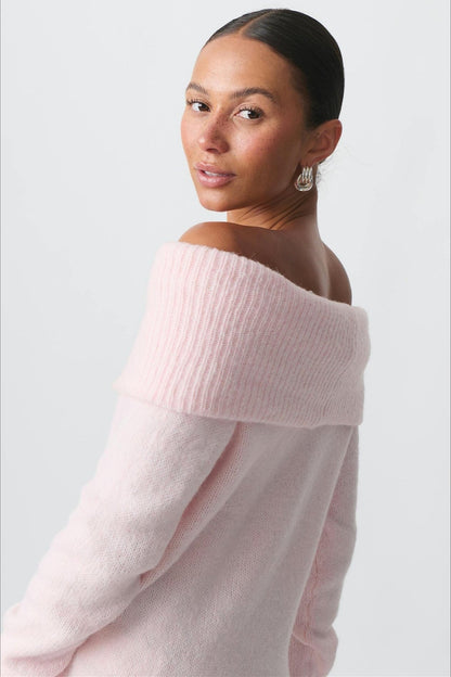 Schulterfreier Pullover als vielseitiges Oberteil für Damen