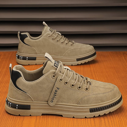 Men's lace-up sneakers with rounded toe and flat sole