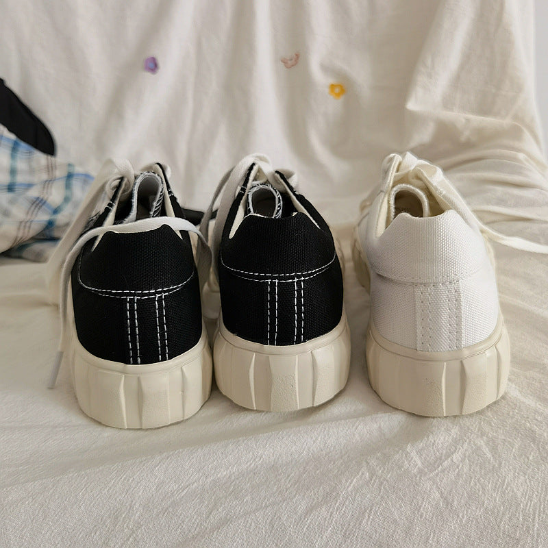 Damen-Sneaker aus Canvas in Low-Top-Form mit Schnürverschluss und Gummisohle