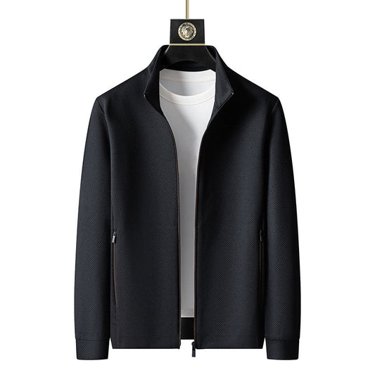 Schwarze Herrenjacke mit Reißverschluss, elegant und modern, über weißem T-Shirt. Perfekt für Business und Freizeit. Hochwertige Mode für Männer.