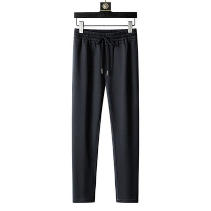 Schwarze Jogginghose aus Baumwolle mit Kordelzug, elastischem Bund und geradem Schnitt, ideal für Sport und Freizeit.