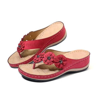 Rote Damen-Sandalen mit Blumenverzierung, bequeme Sommerschuhe, modische Keilsandalen, ideal für Freizeit und Strand.