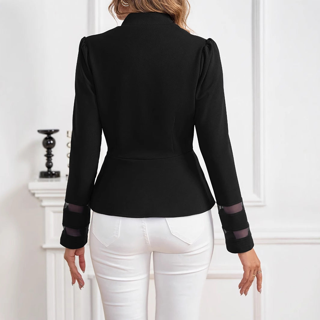 Schwarze Damenblazer mit transparenten Ärmeldetails, elegantes Design, Rückansicht. Perfekt für Business- und Freizeitoutfits.