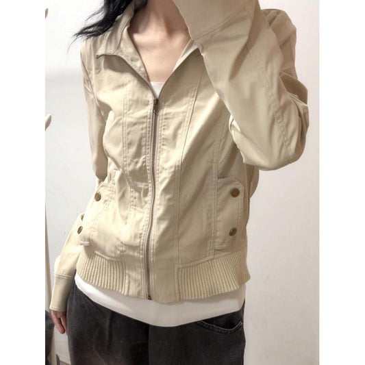 Damen beige Jacke mit Reißverschluss, lässiger Stil, lange Ärmel, zwei Taschen, modisch, ideal für Herbstmode, Freizeitkleidung.