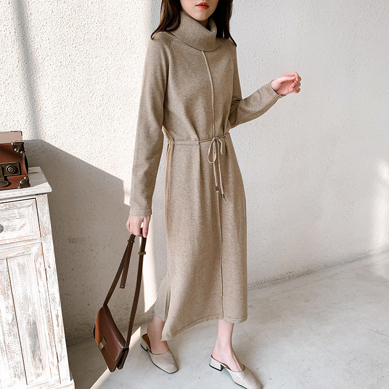 Damen-Strickkleid mit langen Ärmeln und gerader Passform, Vorderansicht
