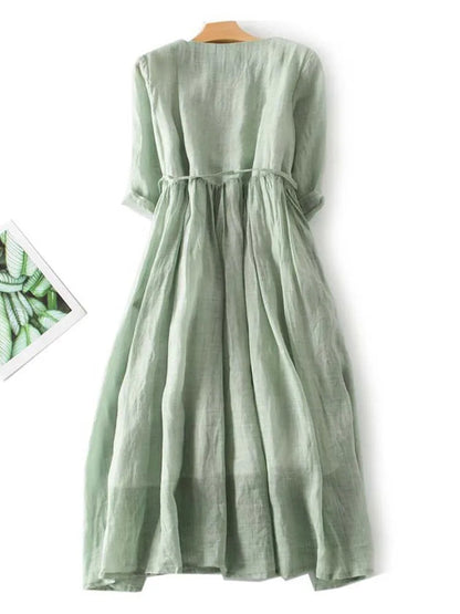 Grünes Leinenkleid mit langen Ärmeln, lockerer Passform und Knielänge. Perfekt für Sommermode, lässiger Stil, atmungsaktives Material.