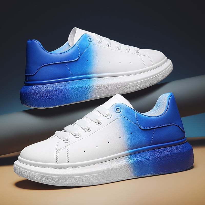 Weiße und blaue Sneaker mit Farbverlauf, moderne Sportschuhe, stilvolles Design, bequeme Turnschuhe für Herren und Damen, modische Freizeitschuhe.