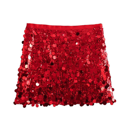 Roter Paillettenrock, glitzernd, modisch, ideal für Partys und festliche Anlässe. Damenmode, auffälliges Design, trendiger Look.