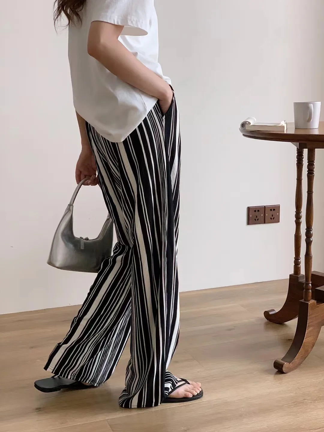 Damen-Hosen mit weitem Bein, schwarz-weiß gestreift, mit Taschen