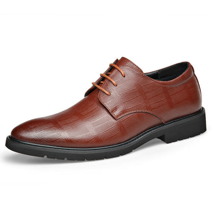 Brauner Herren-Lederschnürschuh mit schwarzer Sohle, elegantes Design, ideal für Business und Freizeit. Hochwertige Verarbeitung, modischer Look.