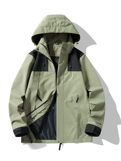 Grüne Outdoor-Jacke mit Kapuze, Reißverschluss und schwarzen Akzenten. Wasserdicht, winddicht, ideal für Wandern und Trekking.