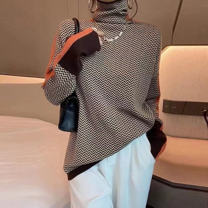 Women's turtleneck sweater with long sleeves and houndstooth pattern