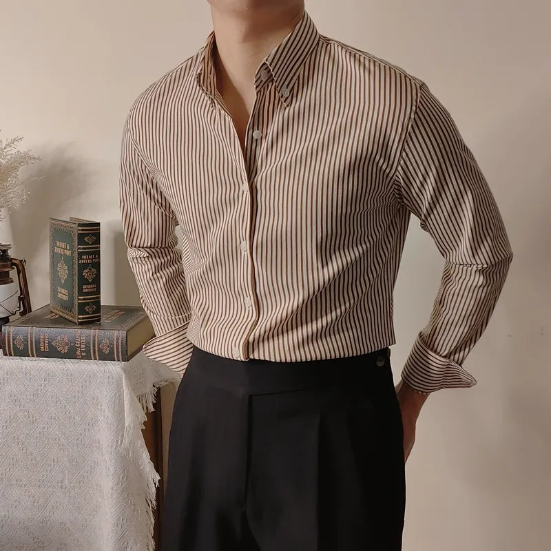 Men's shirt with stripes, button placket, slim fit, and long sleeves