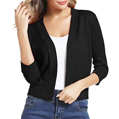 Kurze offene Damen-Strickjacke mit Dreiviertelärmeln in der Vorderansicht