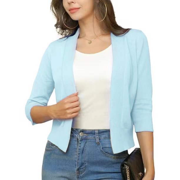 Vielseitig kombinierbare Damen-Strickjacke im kurzen Schnitt