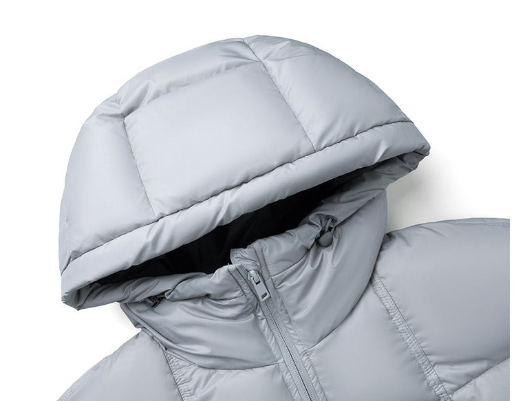 Seitliche Ansicht der warmen Steppjacke mit Kontrastfutter