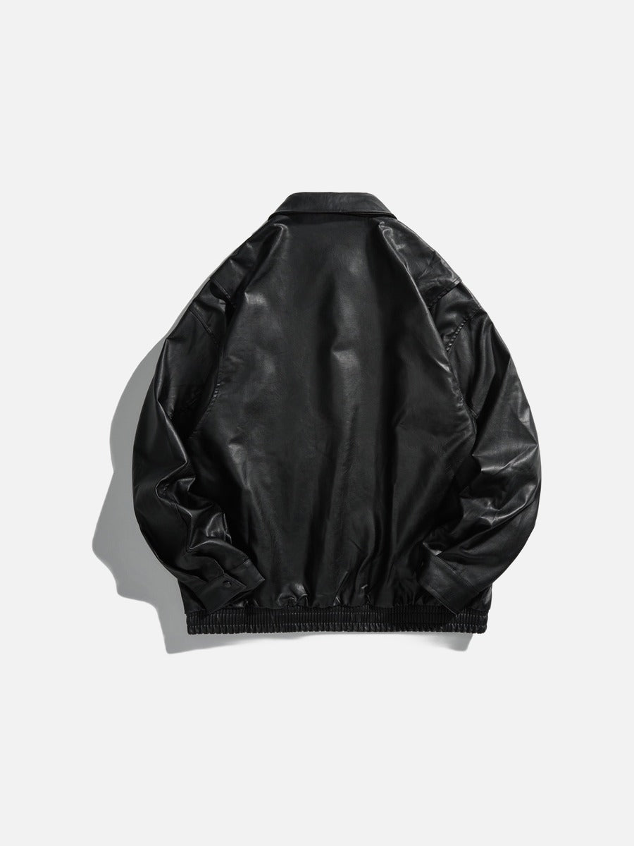 Schwarze Bomberjacke aus Kunstleder als vielseitiger Alltagslook