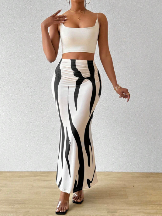 Women's pleated skirt in mermaid style with flared hem