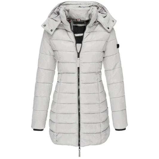 Graue Damen-Daunenjacke mit Kapuze, Reißverschluss und gestepptem Design. Winterjacke, warm, modisch, ideal für kalte Temperaturen.