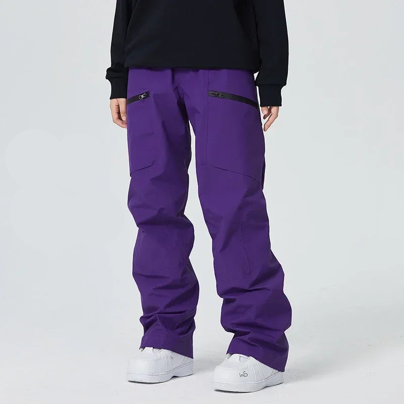 Lila Skihose für Damen, wasserdicht, atmungsaktiv, mit Reißverschlusstaschen, ideal für Wintersport und Outdoor-Aktivitäten.