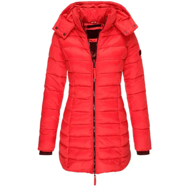 Rote Damen-Daunenjacke mit Kapuze, gesteppter Look, Reißverschluss vorne, modisch und warm, ideal für Wintermode und Outdoor-Aktivitäten.