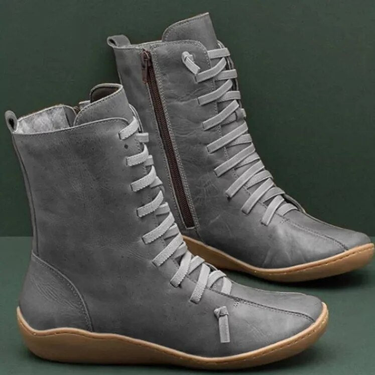 Graue Damenstiefel aus Leder mit Schnürung und Reißverschluss, flache Gummisohle, modisch und bequem, ideal für Herbst und Winter.