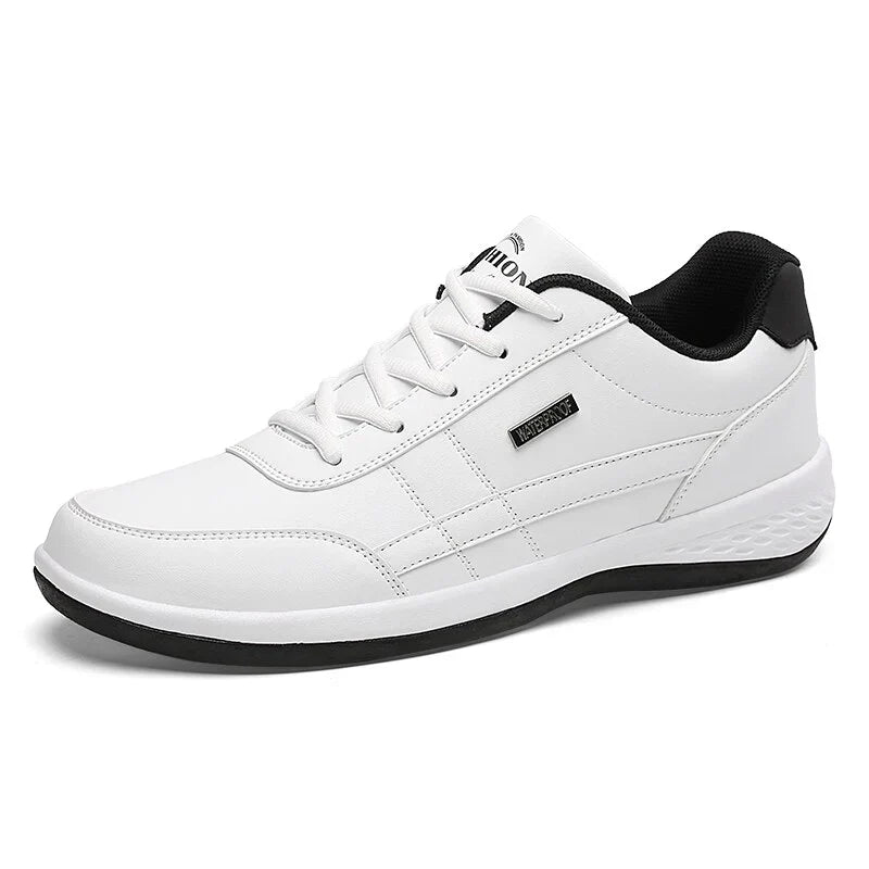 Weiße Herren-Sneaker mit schwarzem Akzent, sportliches Design, bequeme Sohle, ideal für Freizeit und Sport. Hochwertige Materialien, modisch und langlebig.