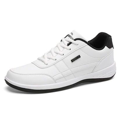 Weiße Herren-Sneaker mit schwarzem Akzent, sportliches Design, bequeme Sohle, ideal für Freizeit und Sport. Hochwertige Materialien, modisch und langlebig.