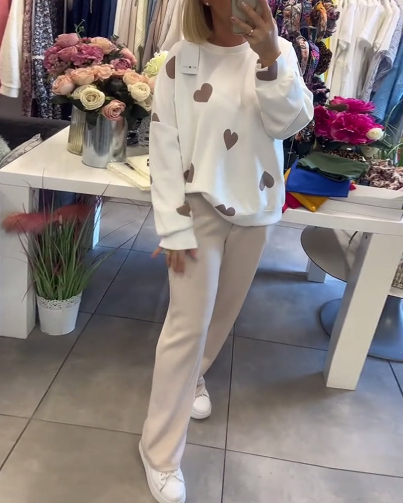 Women's knitted sweater with heart motif and relaxed fit