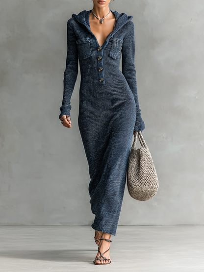 Damen Slim Fit Strick-Maxikleid mit Kapuze in der Vorderansicht