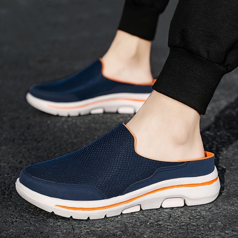 Blaue Herren-Sneaker ohne Schnürsenkel, atmungsaktiv, mit weißer Sohle und orangefarbenen Akzenten, ideal für Freizeit und Sport.