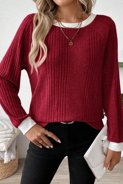 Detailansicht der Ärmelbündchen am gerippten Strickpullover