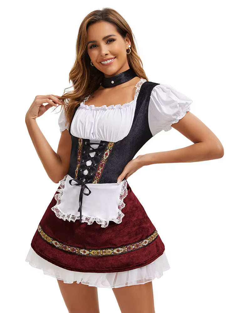 Dirndlkleid für Damen von vorne mit detailreichem Schnürmieder