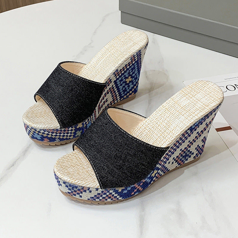 Damen-Sandalen Mit Offener Zehenpartie, Keilabsatz Und Breitem Riemen Zum Hineinschlüpfen