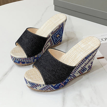 Damen-Sandalen Mit Offener Zehenpartie, Keilabsatz Und Breitem Riemen Zum Hineinschlüpfen