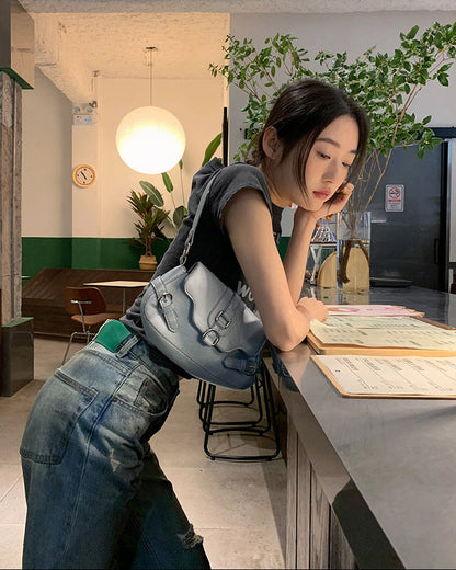 Women's Retro Straight-Leg Jeans with Ripped Design in Denim Mix