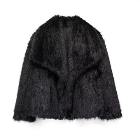 Schwarze Kunstpelzjacke, flauschig und stilvoll, ideal für Wintermode. Elegante Damenbekleidung, warm und modisch für kalte Tage.