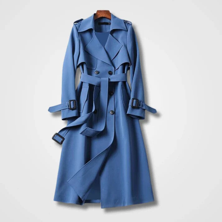 Blauer Trenchcoat aus Baumwolle mit Gürtel, Knöpfen und Schulterklappen. Eleganter Damenmantel für Herbstmode und stilvolle Outfits.