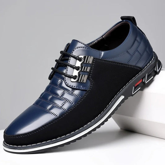 Eleganter Herren-Ledersneaker in Blau und Schwarz mit Schnürung, rutschfester Sohle und modernem Design. Ideal für Freizeit und Business.
