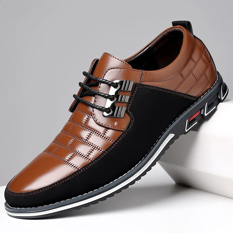 Braune und schwarze Herren-Lederschnürschuhe mit modernem Design, rutschfester Sohle und stilvollen Nähten. Elegante Business-Schuhe für Herren.
