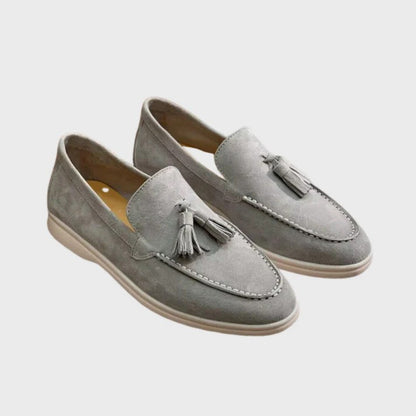 Graue Wildleder-Slipper mit Quasten, elegante Herrenschuhe, modische Loafer für Business und Freizeit, hochwertiges Design, bequeme Passform.